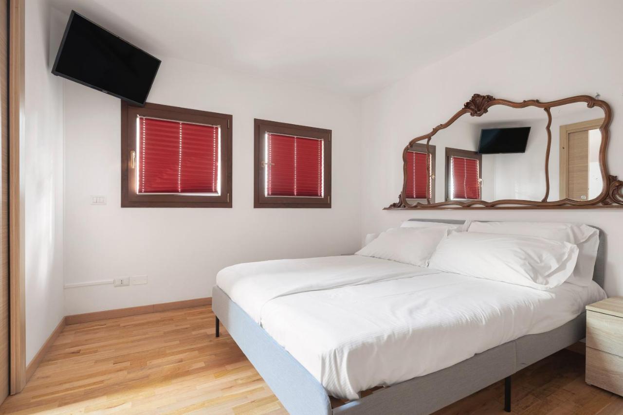 Solemar Sicilia - Palazzo Quaroni Apartment Palermo Luaran gambar