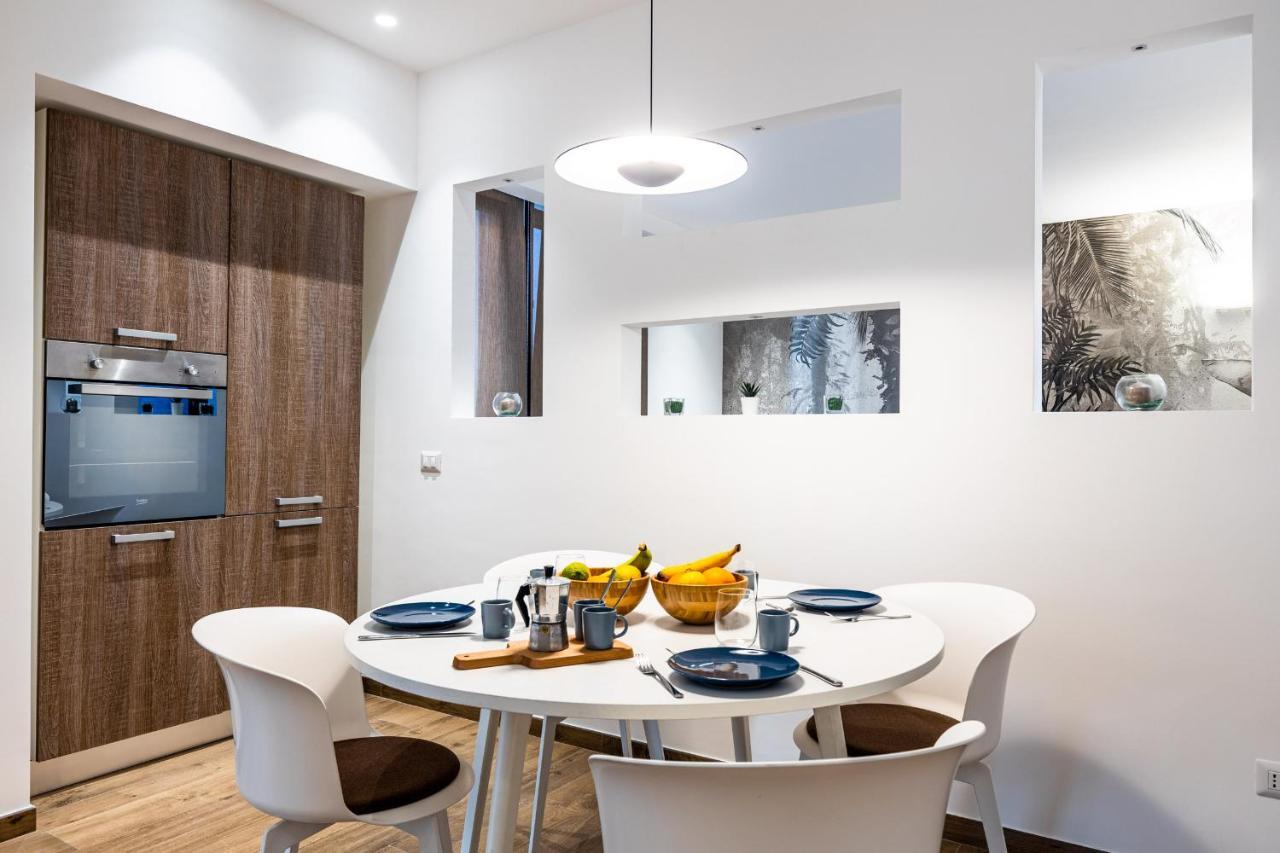 Solemar Sicilia - Palazzo Quaroni Apartment Palermo Luaran gambar